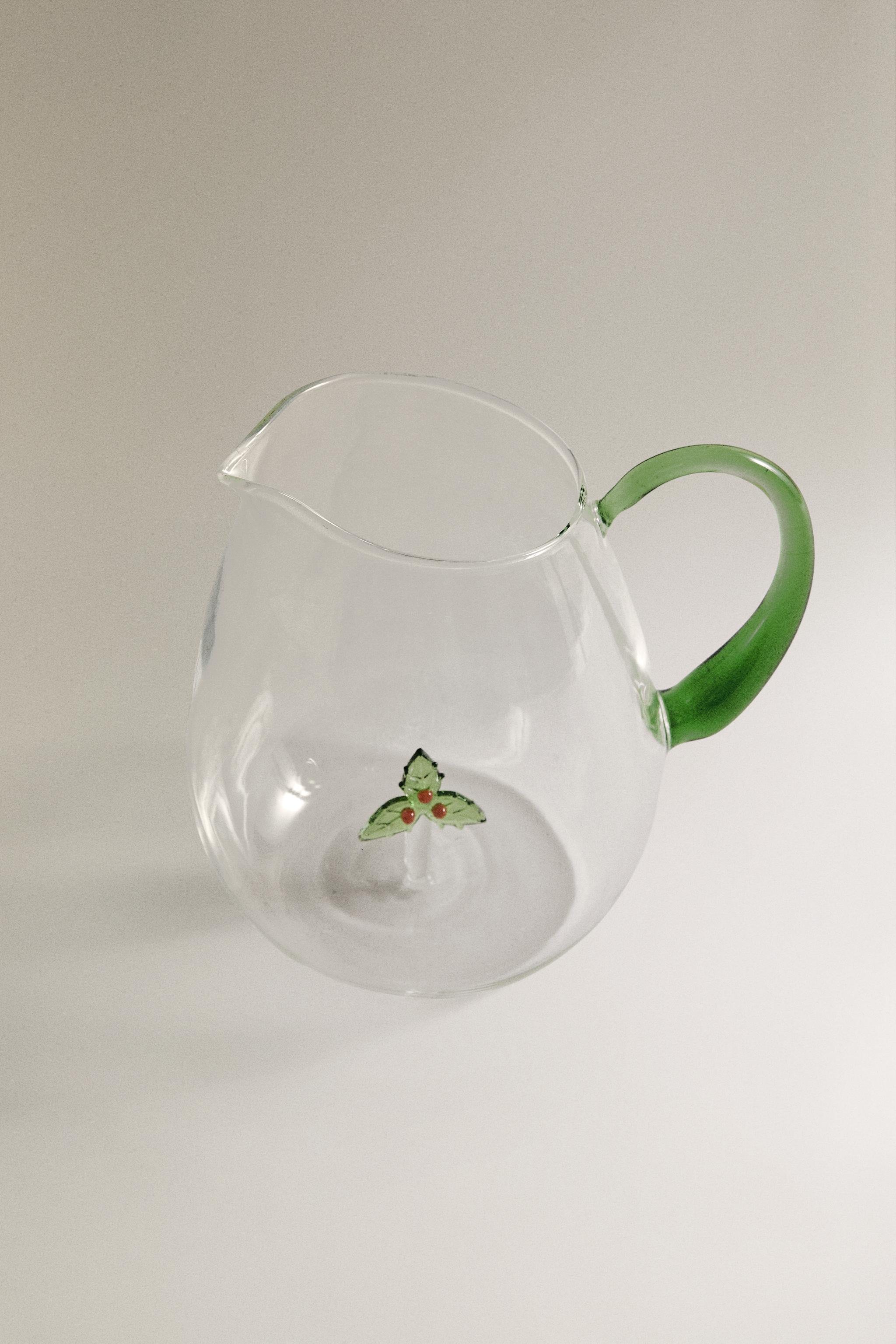 BOROSILICATE GLASS PITCHER WITH CHRISTMAS HOLLY